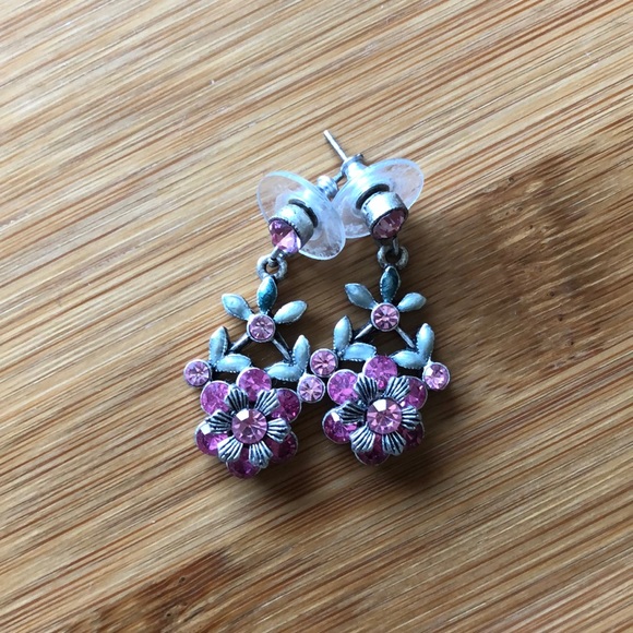 Jewelry - Women’s floral earrings